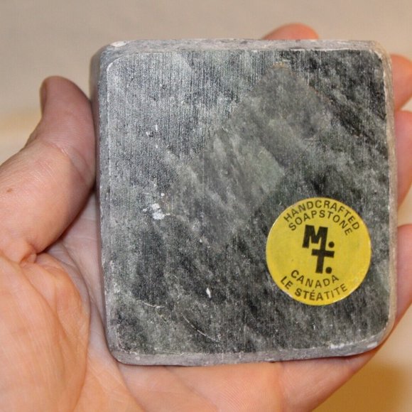 Black Soapstone Canadian Intuit Etched Angle Square Paperweight Sculpture Signed - Picture 4 of 4